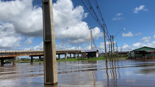 Acima da cota de alerta, rio Juruá atinge quatro bairros em Cruzeiro do Sul